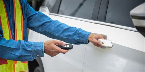 Smart key entry problem: door handle won’t unlock when I touch